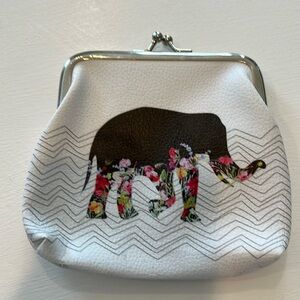 Elephant coin purse 
Snap closure